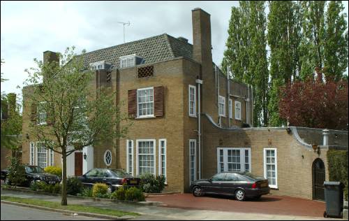 32 Winnington Road b